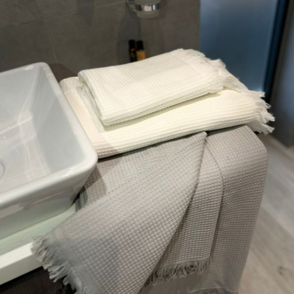 Njomeza Kazazi (Dream Towels L.L.C.)