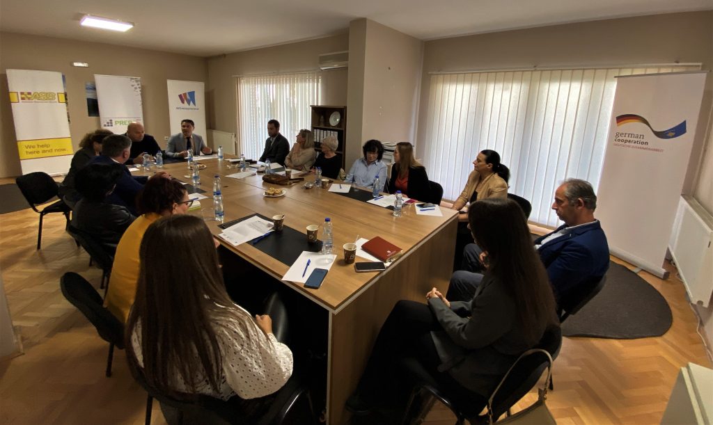 Mbahet Tryeza e Rrumbullaktë – Sfidat në Themelimin e Ndërmarrjeve Sociale në Kosovë