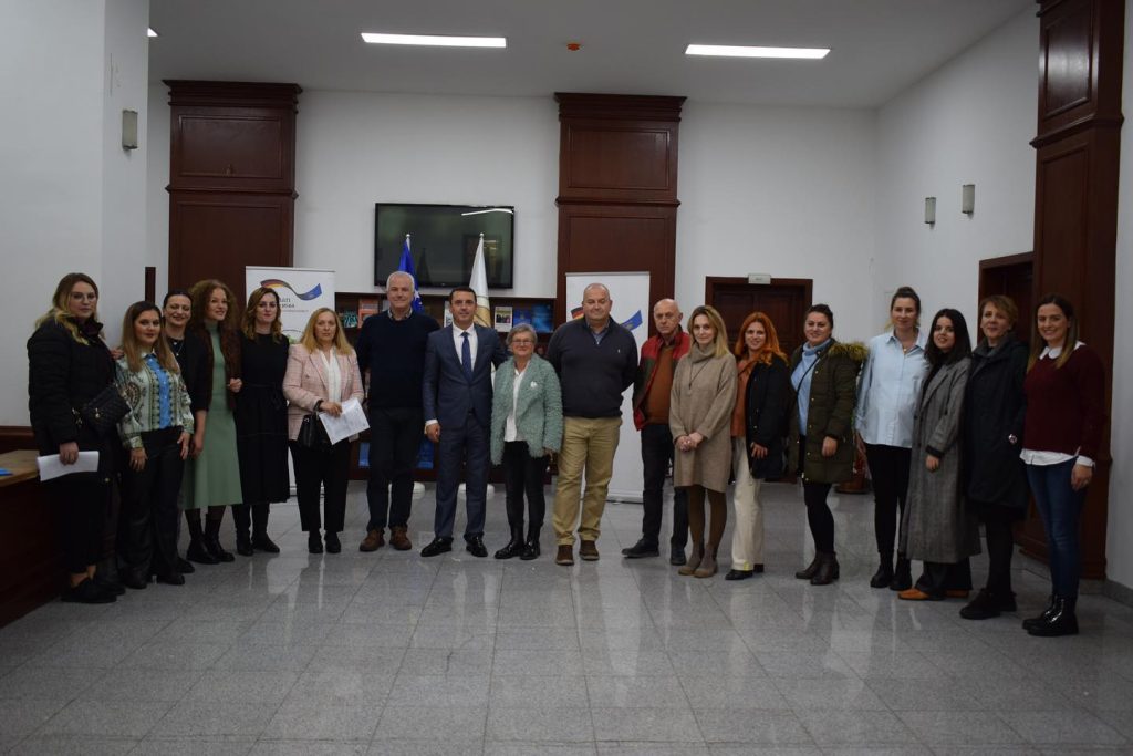 Bëhet pranim-dorëzim formal i pajisjeve për përfituesit e Komunës së Prizrenit
